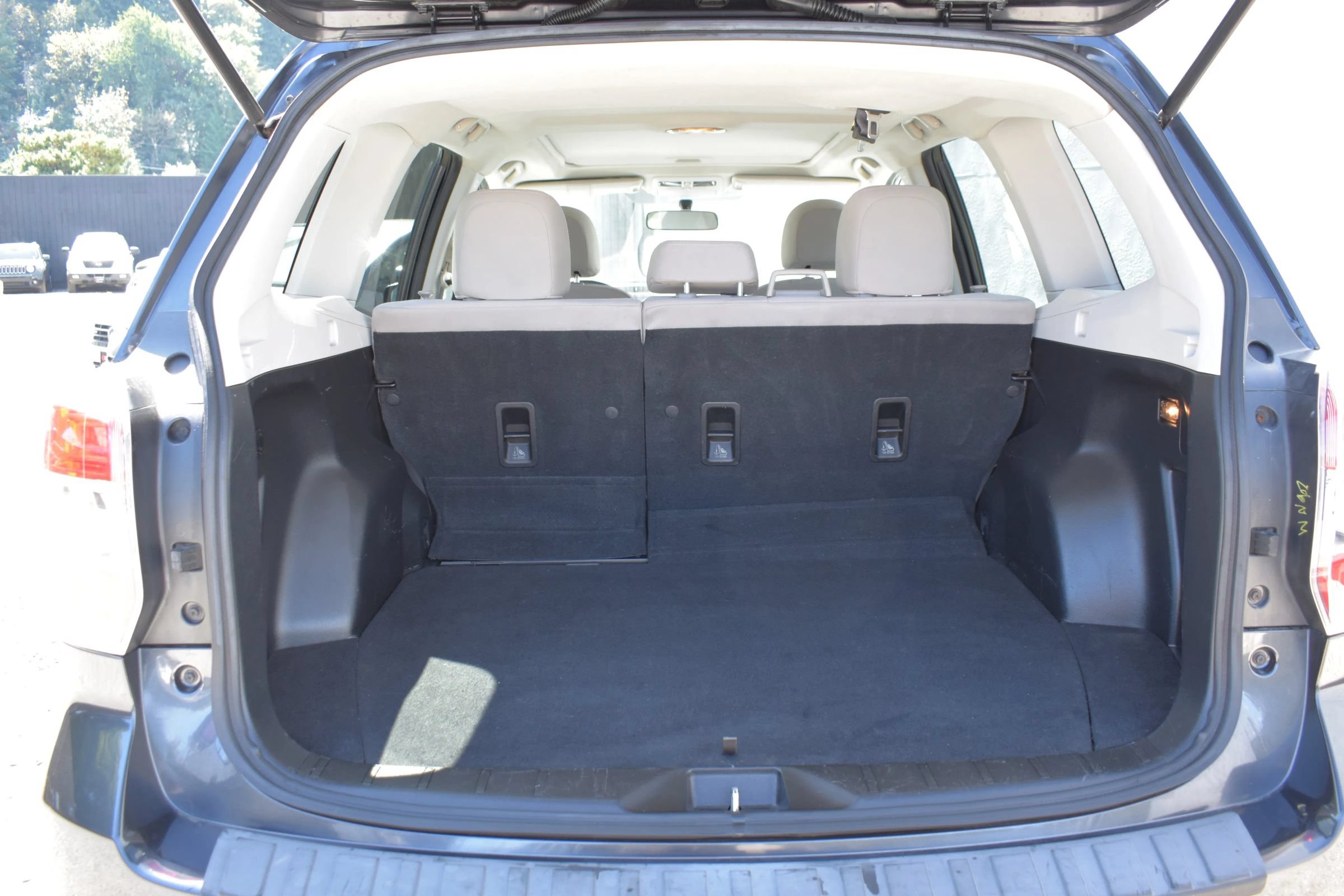 Used 2015 Subaru Forester 2.5i Premium w/ All-Weather Package AWD/4WD image 28