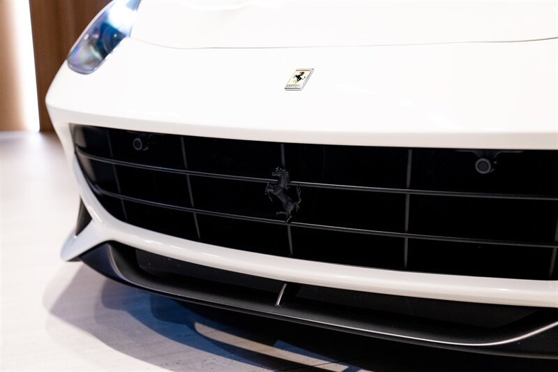 Used 2014 Ferrari F12 Berlinetta RWD image 13