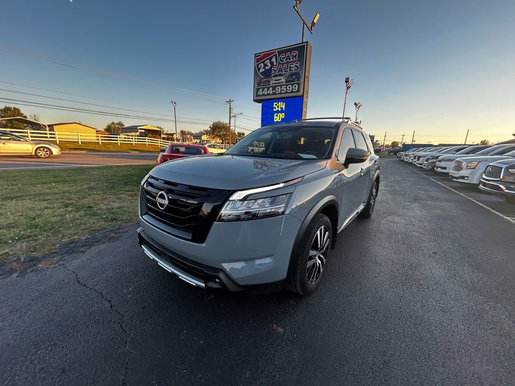 Used 2024 Nissan Pathfinder Platinum w/ Black Appearance Package
