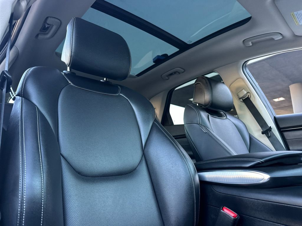 Used 2024 Genesis GV70 2.5T w/ Select Package image 17