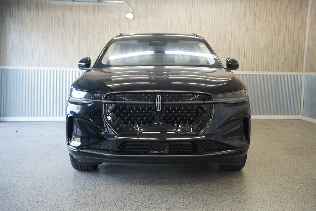 Used 2025 Lincoln Nautilus Black Label w/ Jet Appearance Package image 2