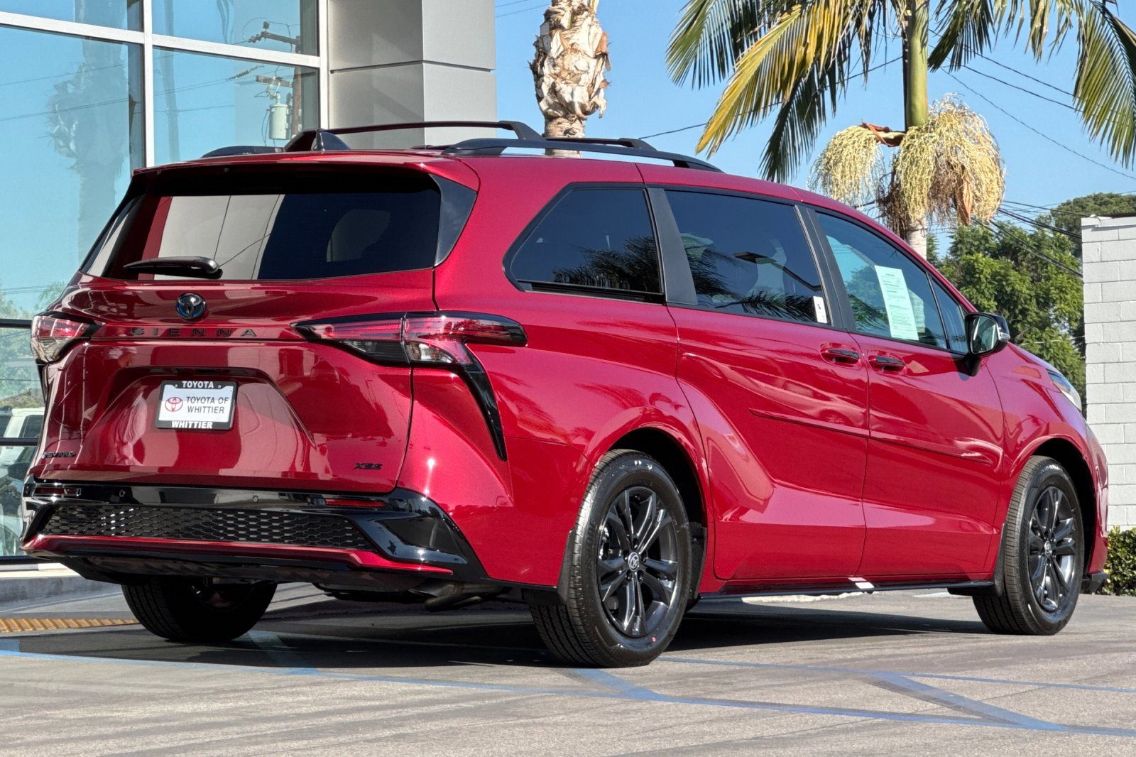 Certified 2025 Toyota Sienna XSE image 5