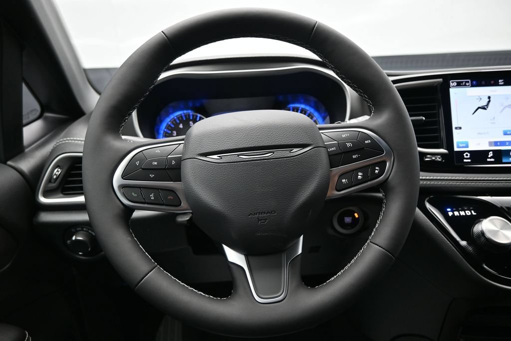 New 2027 Chrysler Pacifica Select FWD image 14