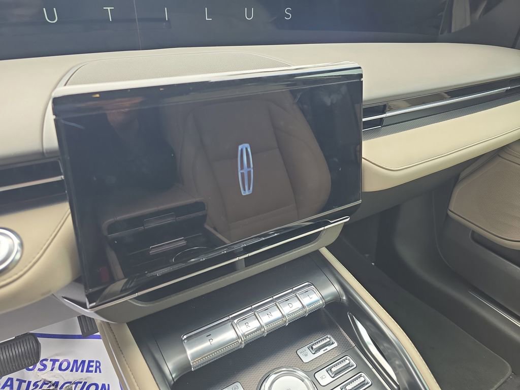 Used 2024 Lincoln Nautilus Premier image 23