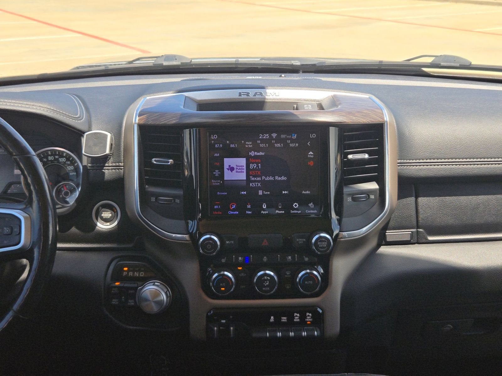 Used 2020 RAM 1500 Laramie AWD/4WD image 16