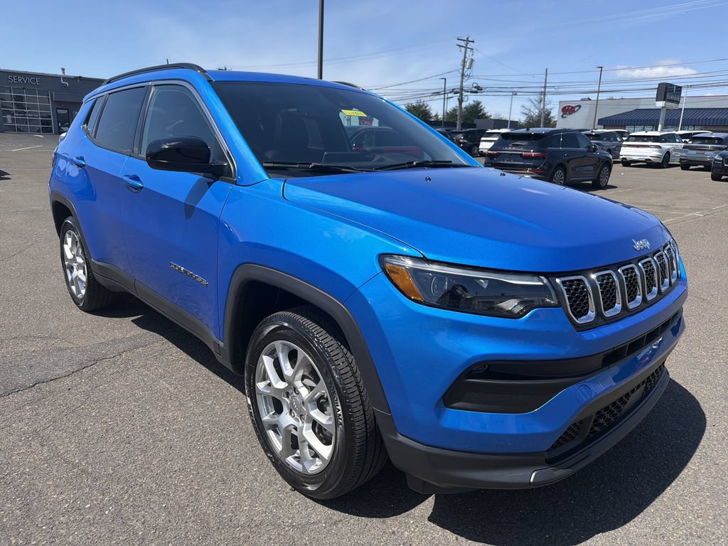 Used 2023 Jeep Compass Latitude w/ Sun and Sound Group AWD/4WD image 8