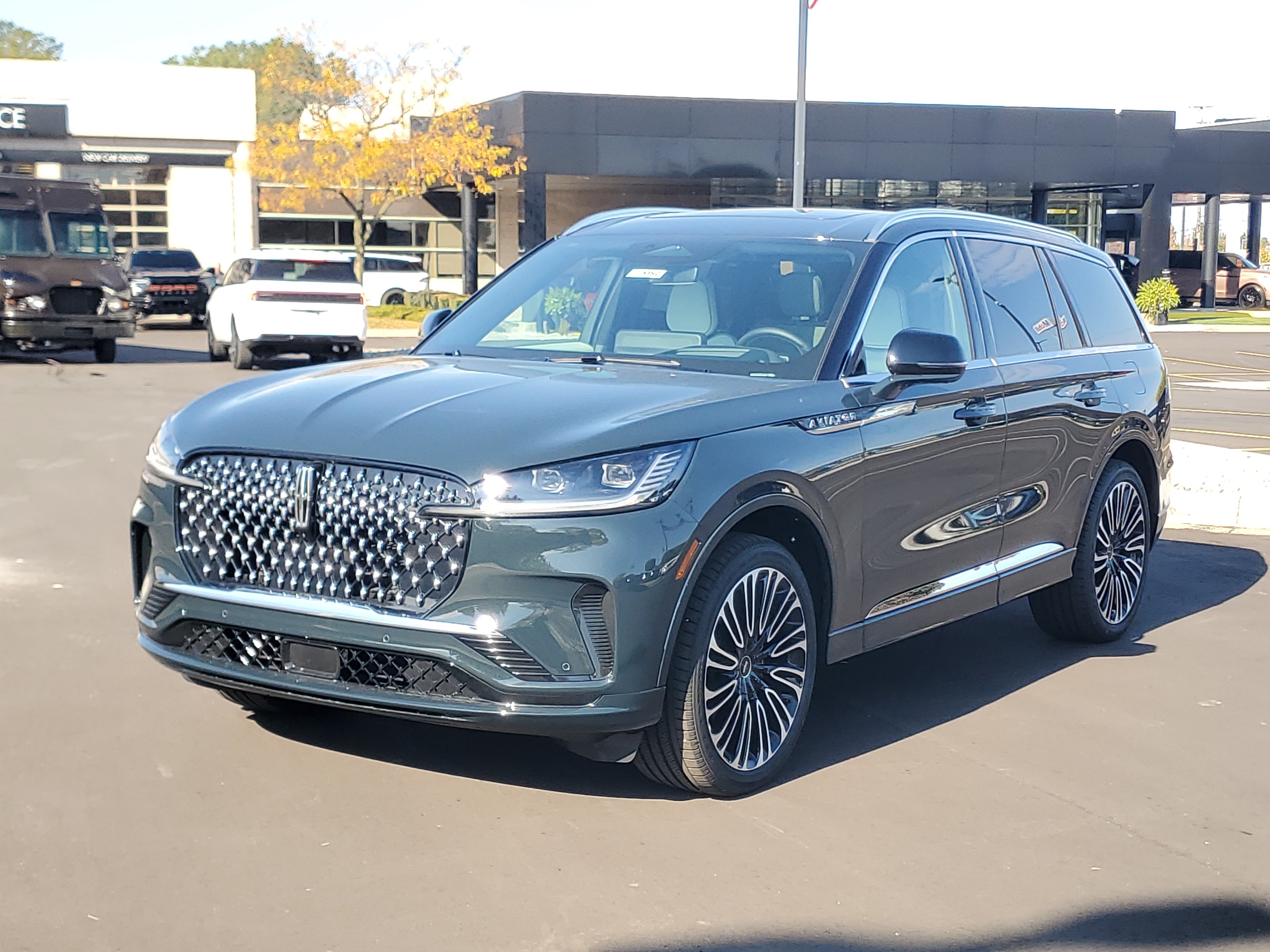New 2027 Lincoln Aviator Black Label AWD/4WD image 2