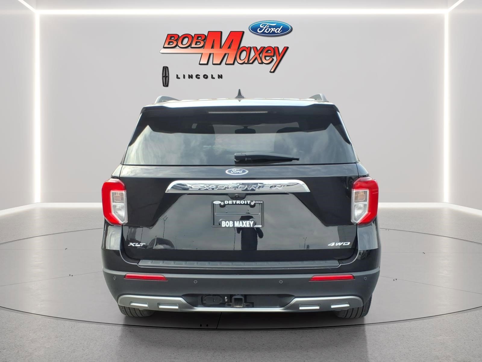 Used 2023 Ford Explorer XLT w/ Equipment Group 202A AWD/4WD image 5
