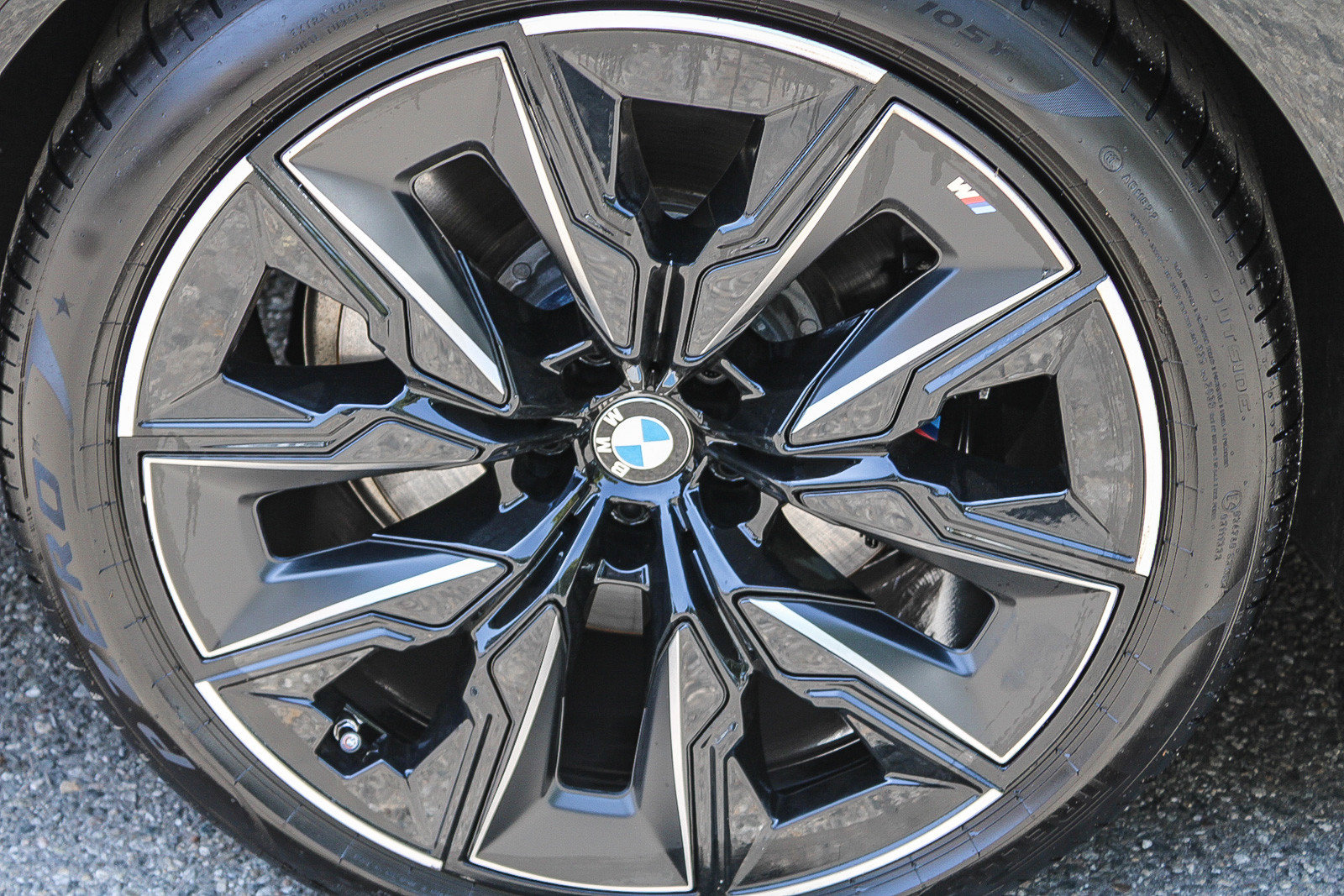 Certified 2025 BMW 740i w/ Premium Package RWD image 11