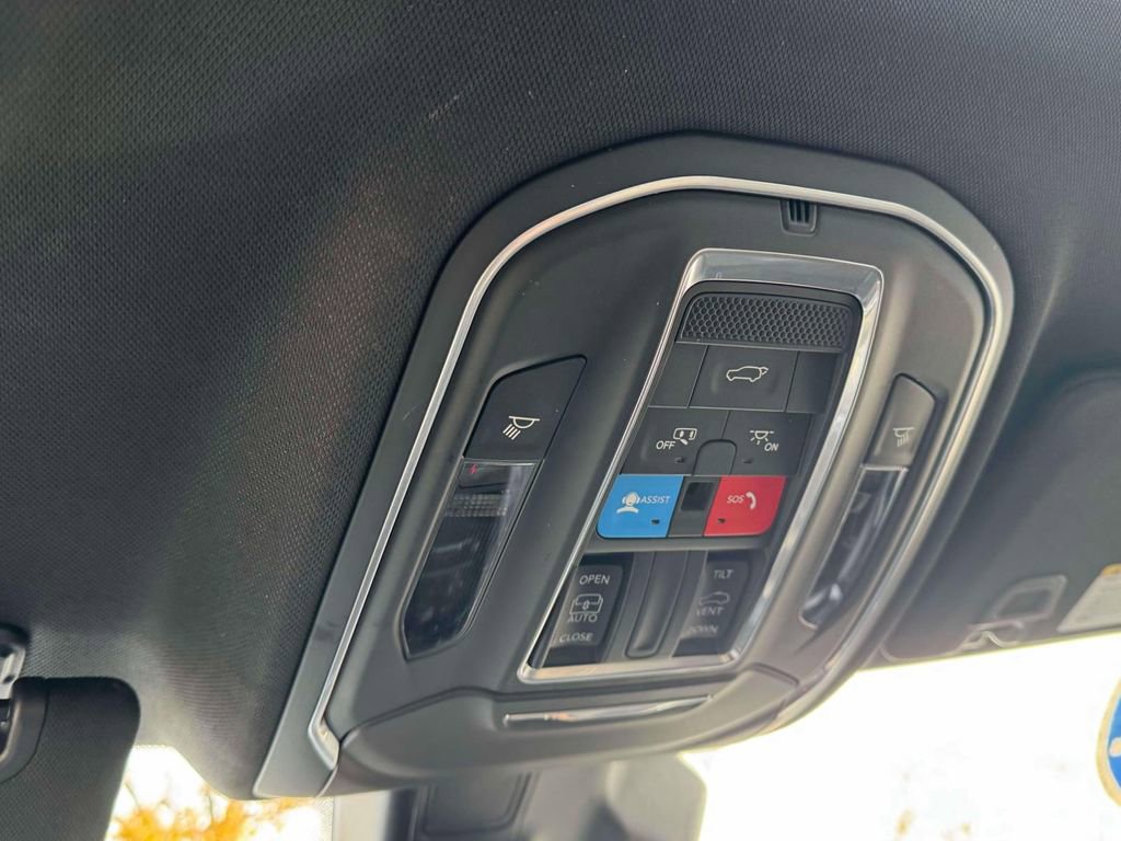 Used 2022 Jeep Grand Cherokee Altitude image 32