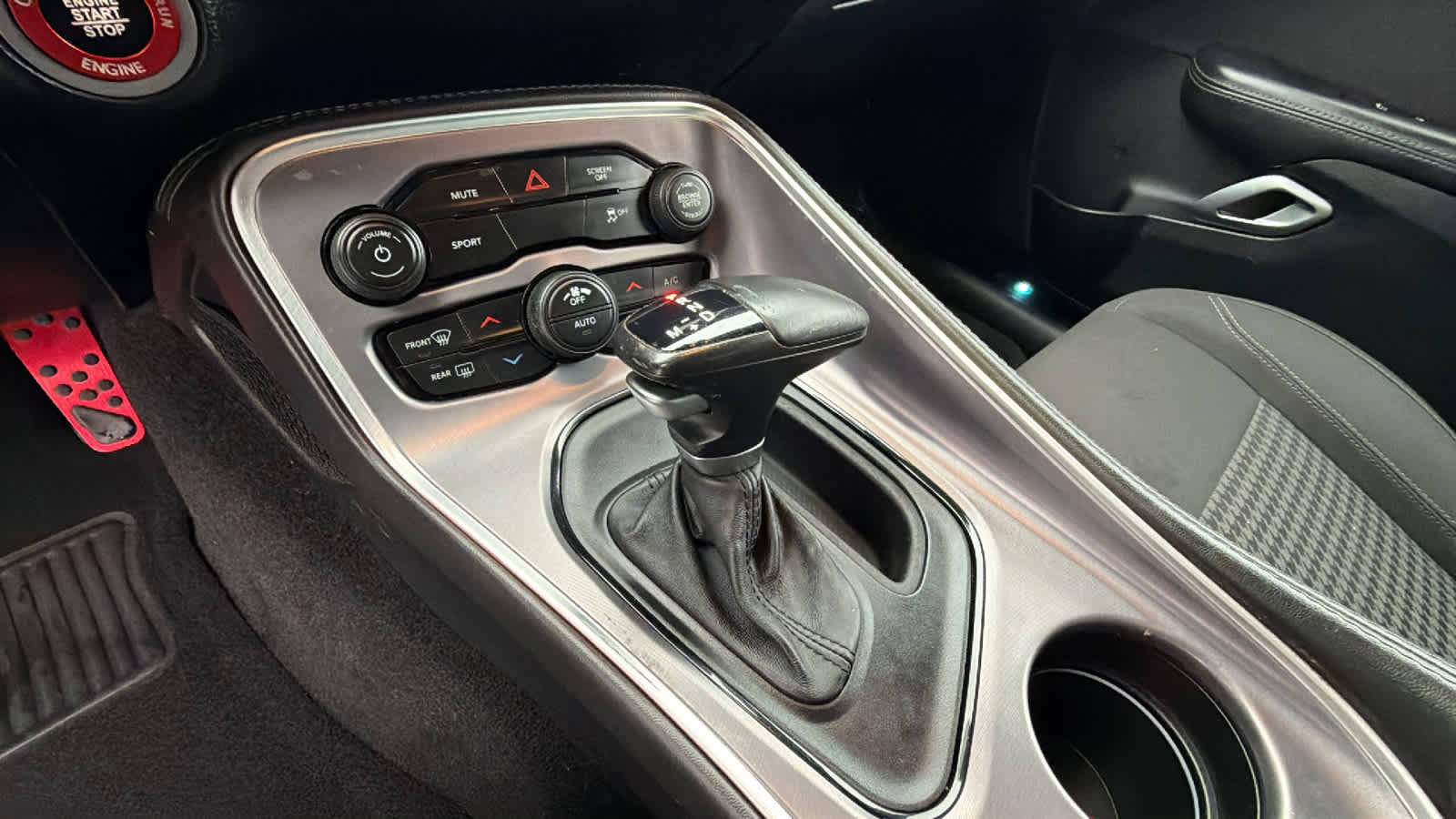 Used 2019 Dodge Challenger SXT w/ Blacktop Package image 13