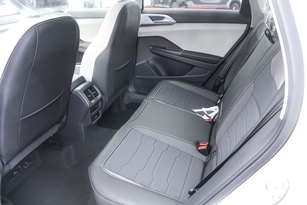 Used 2025 Volkswagen Taos SE image 26