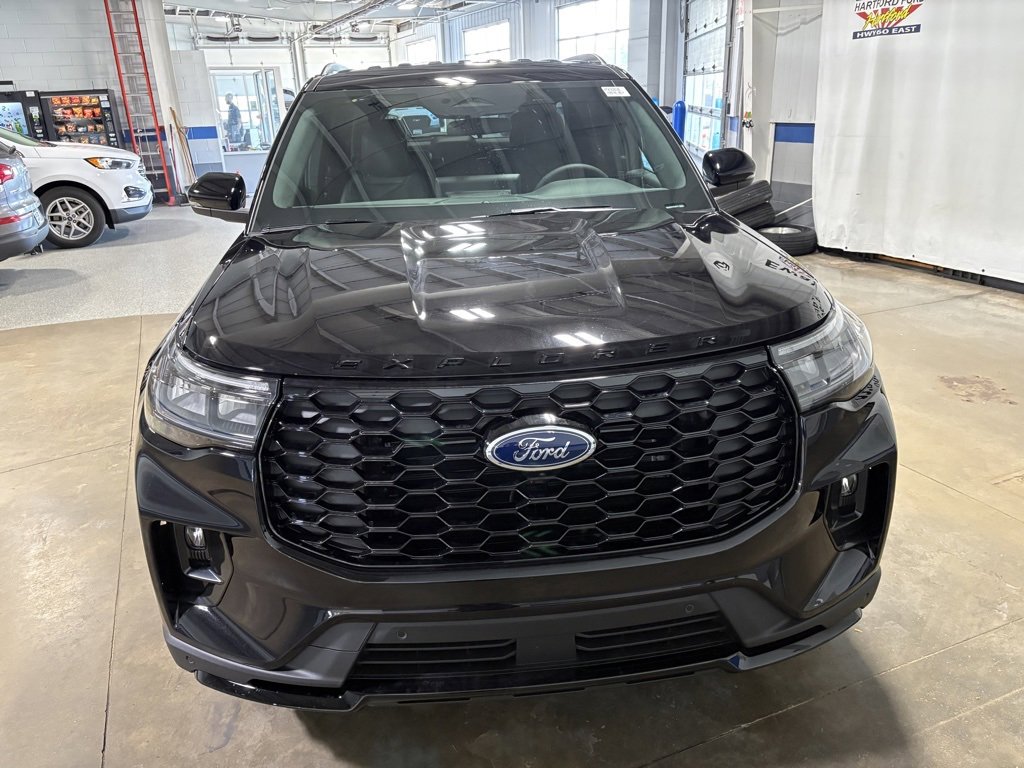 New 2026 Ford Explorer ST-Line image 3