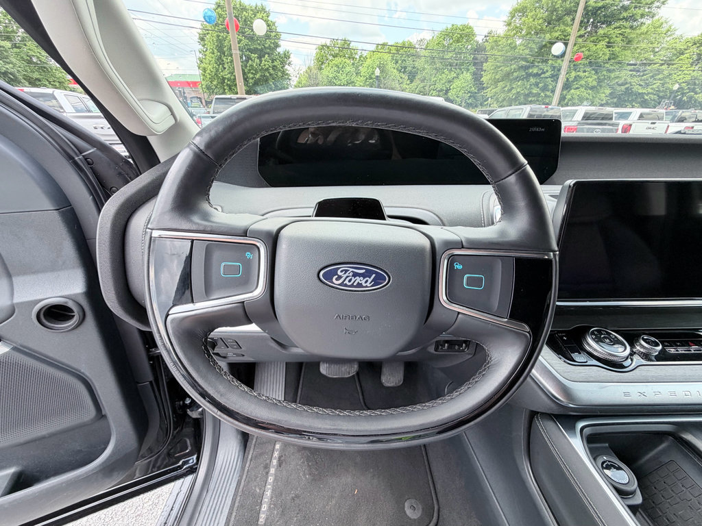 Used 2025 Ford Expedition Platinum AWD/4WD image 16