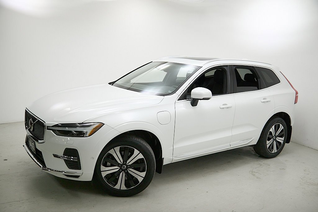 Certified 2023 Volvo XC60 T8 Plus image 3