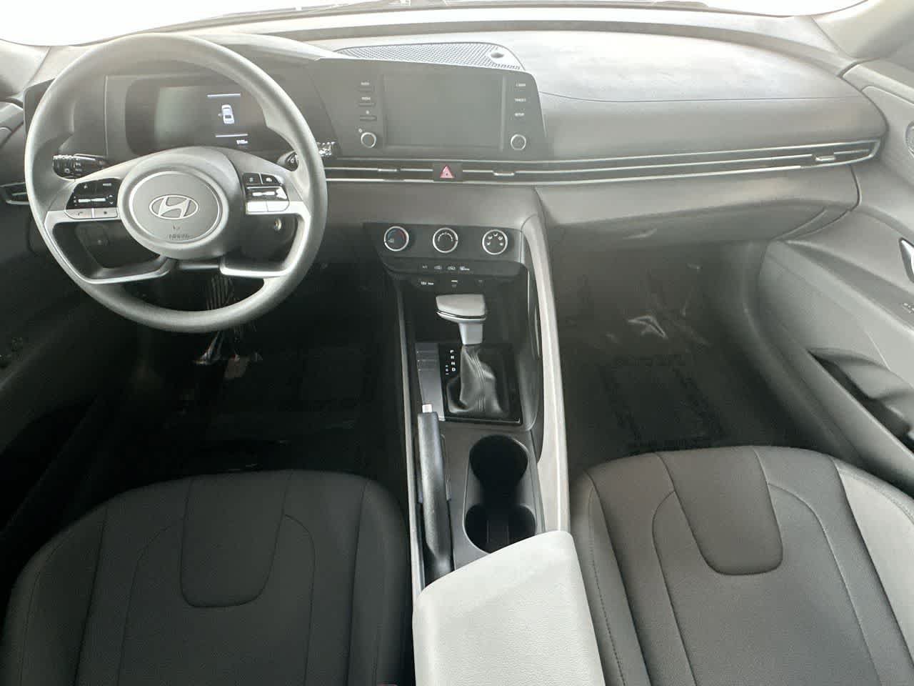 Used 2025 Hyundai Elantra SE FWD image 24
