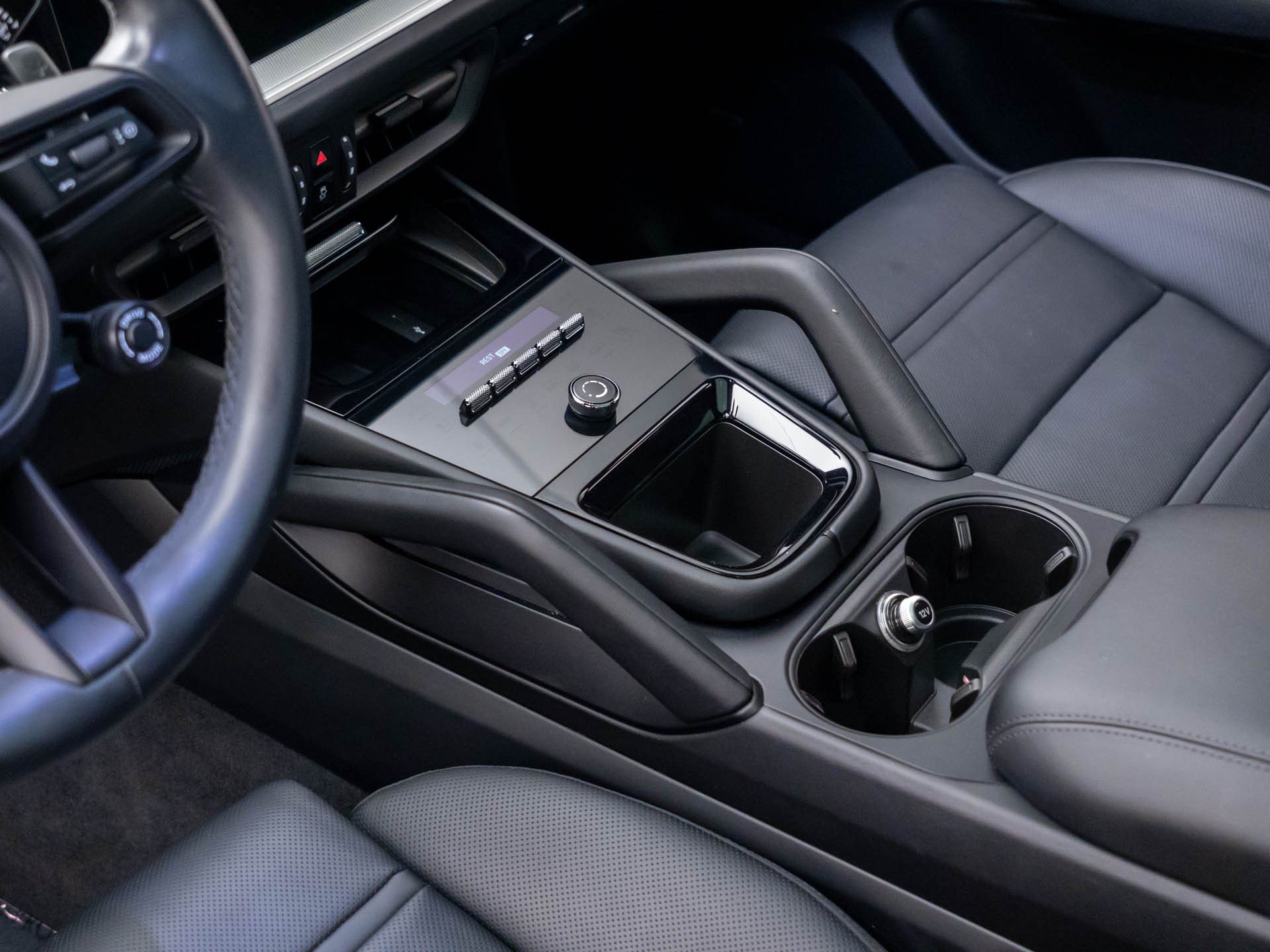 Certified 2024 Porsche Cayenne Coupe AWD/4WD image 13