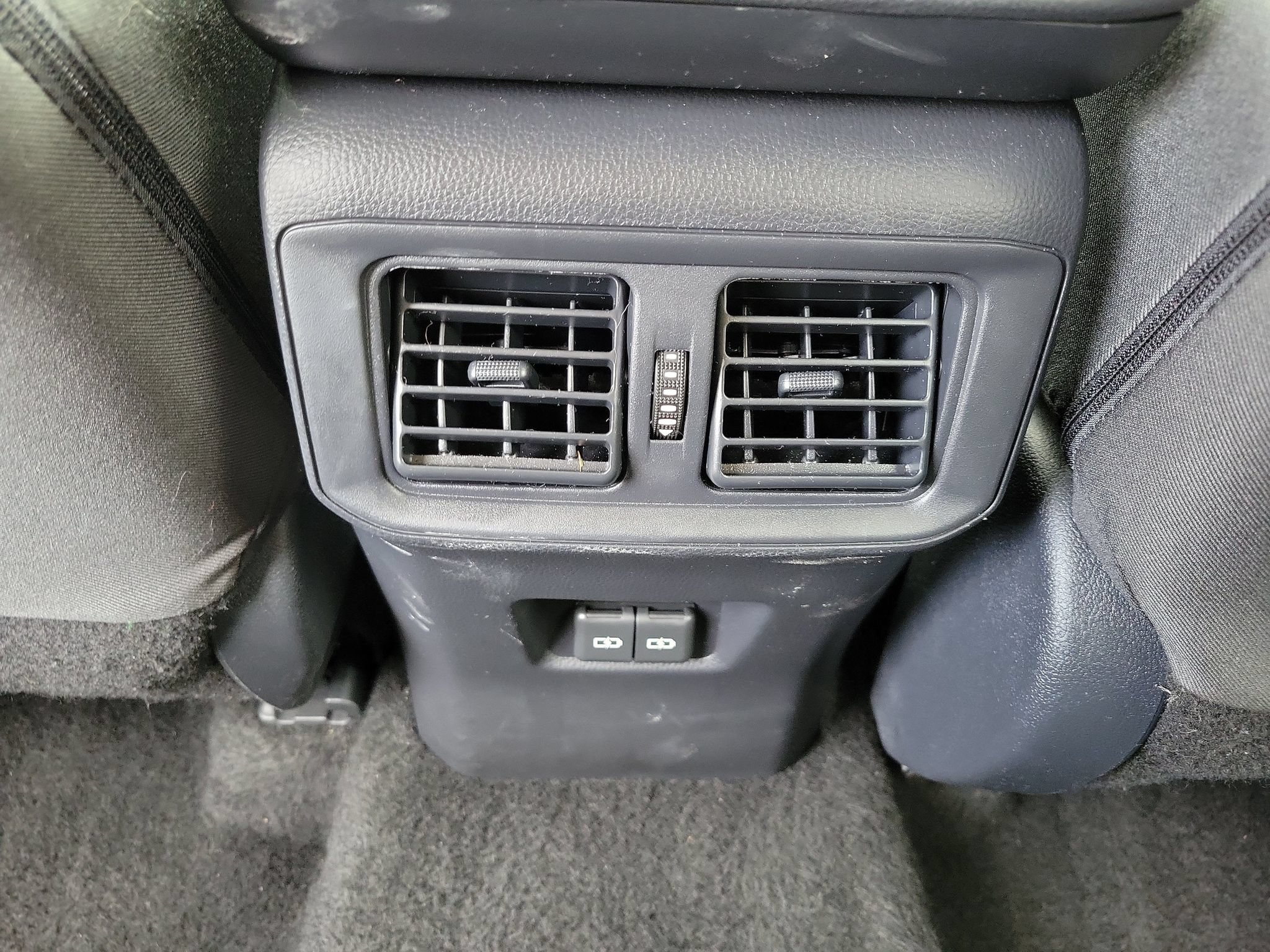 Used 2025 Toyota RAV4 XLE FWD image 24