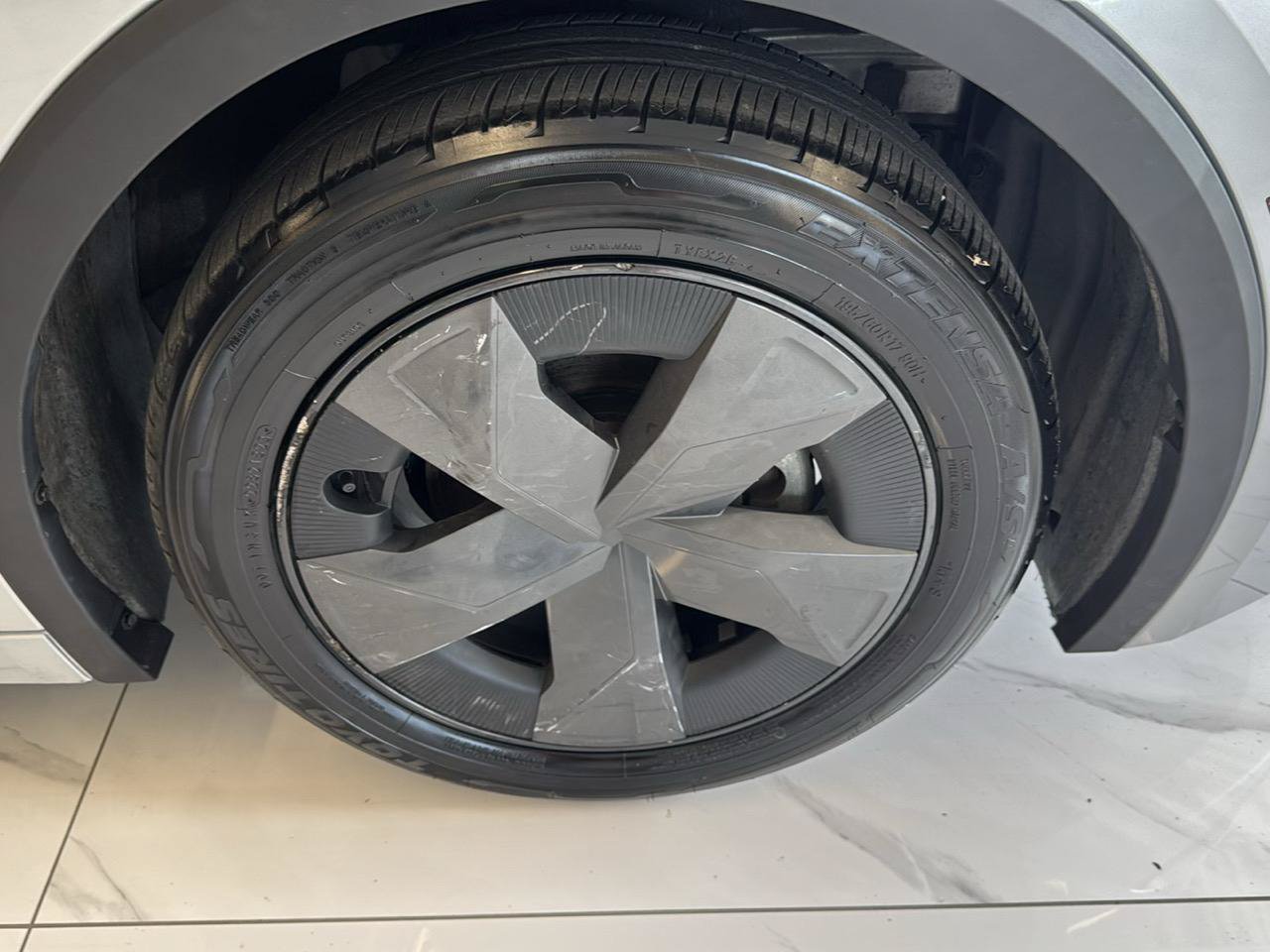 Used 2024 Toyota Prius LE FWD image 29