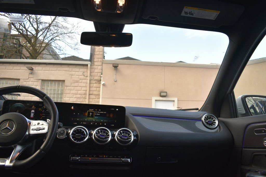 Used 2022 Mercedes-Benz GLA 35 AMG 4MATIC image 34