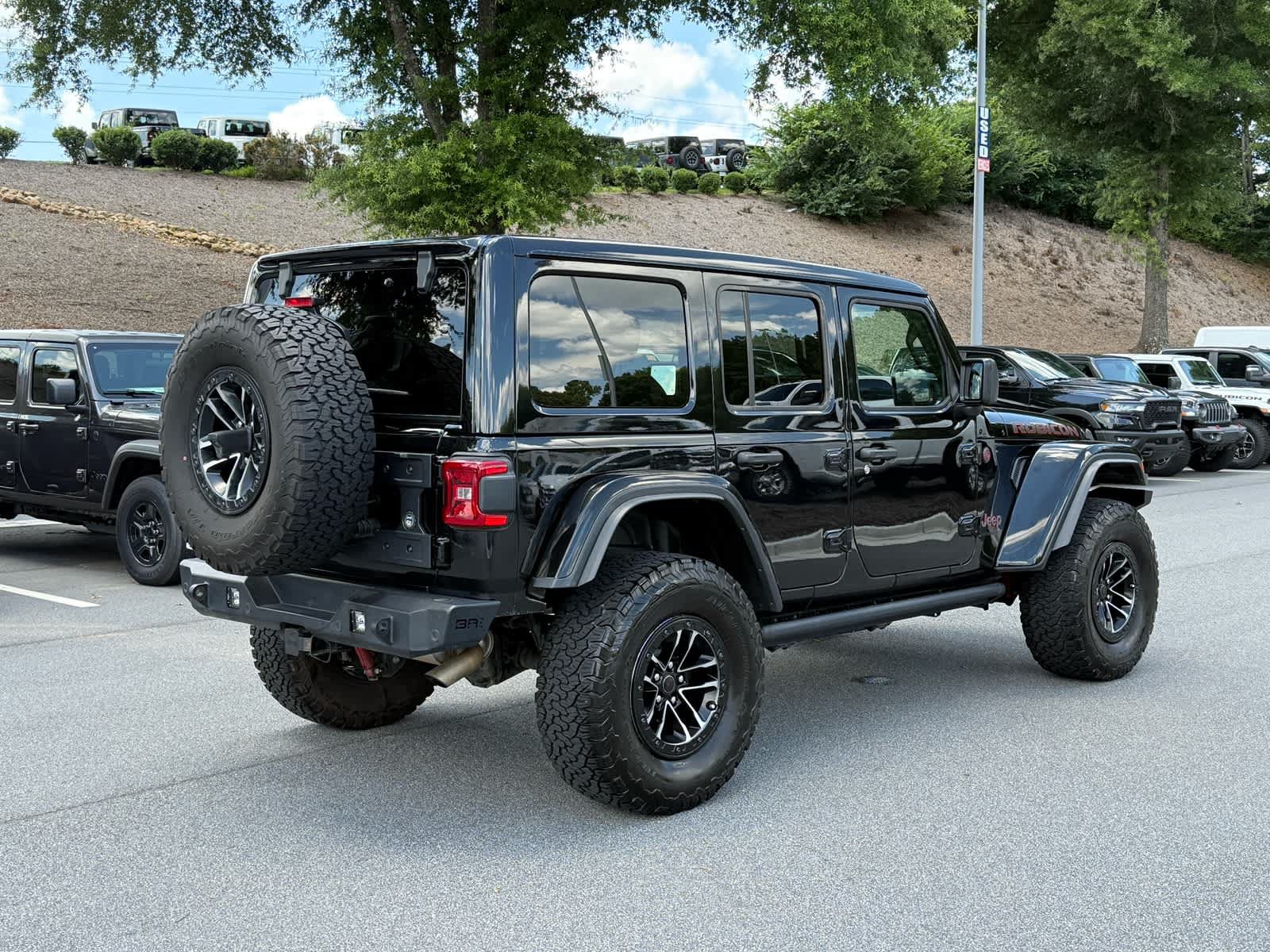 Used 2024 Jeep Wrangler Unlimited Rubicon AWD/4WD image 5