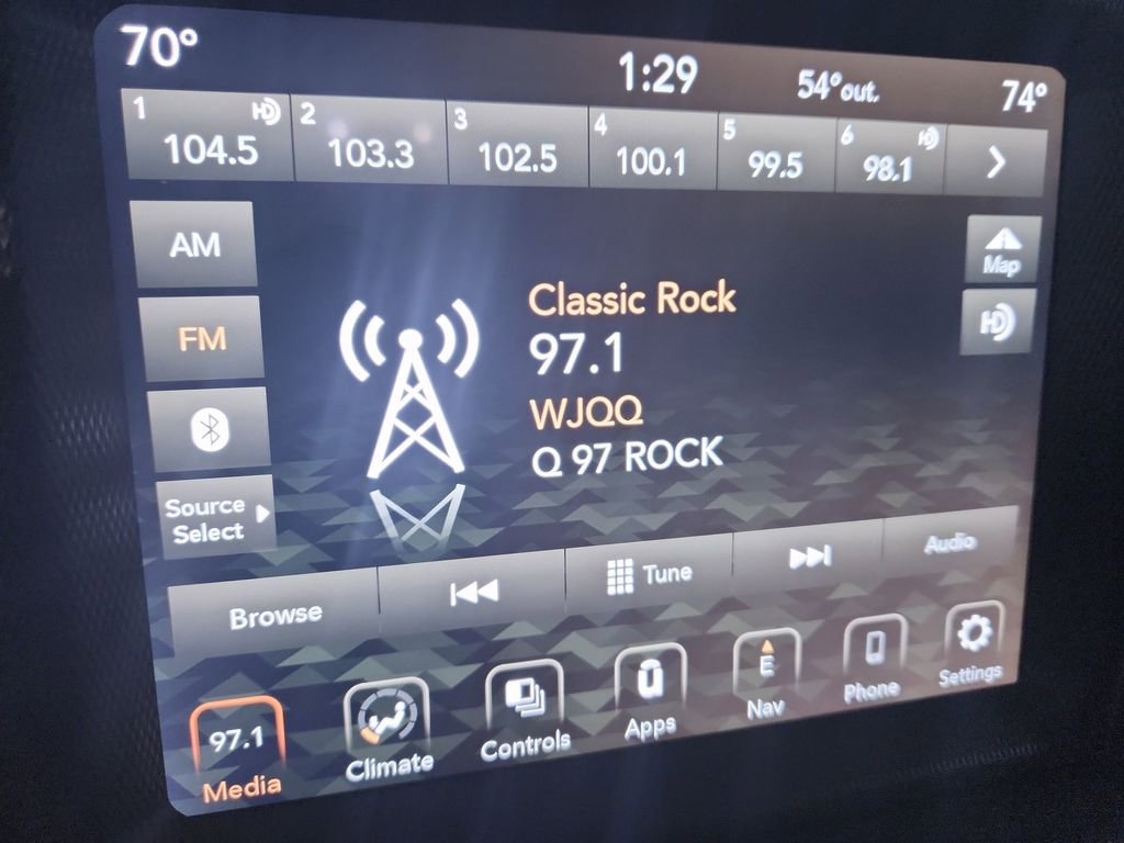 Used 2023 Jeep Gladiator Sport AWD/4WD image 16