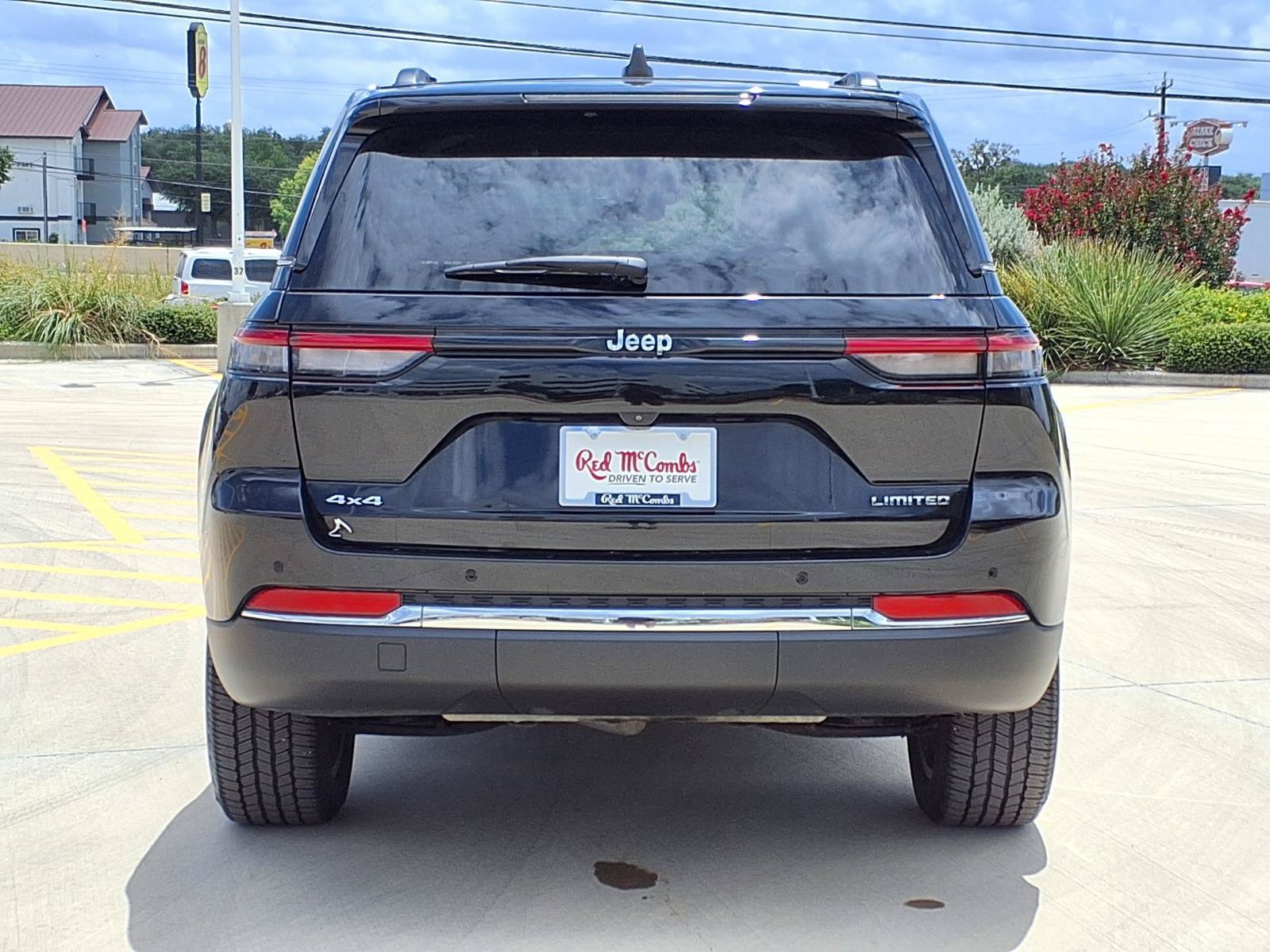 Used 2023 Jeep Grand Cherokee Limited AWD/4WD image 6