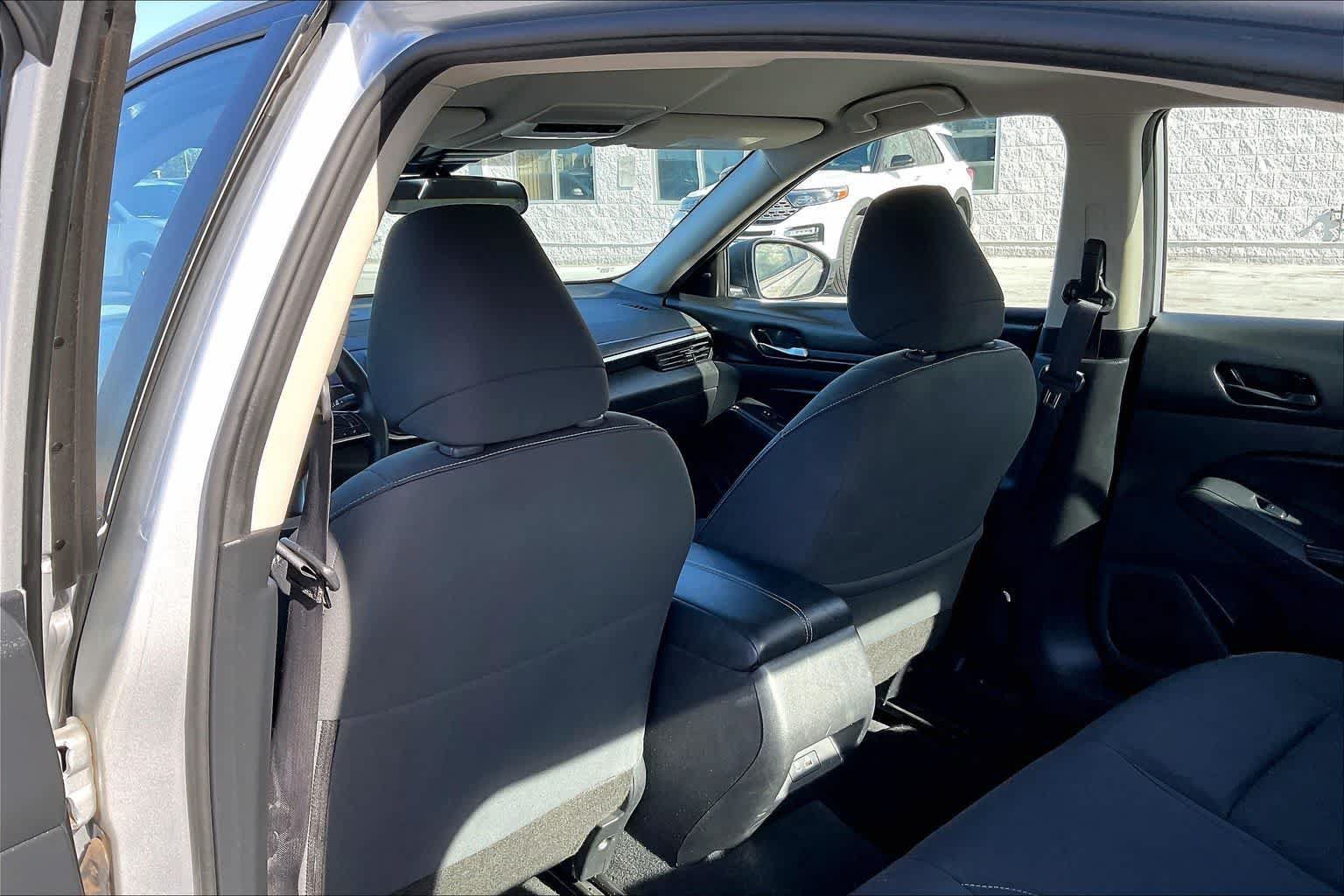 Used 2024 Nissan Altima 2.5 SV FWD image 12