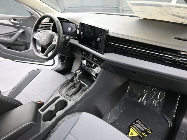 Used 2026 Volkswagen Jetta SE FWD image 12