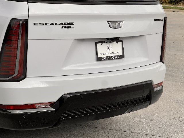New 2026 Cadillac Escalade IQL Sport 1 w/ LPO, ONYX Package AWD/4WD image 7