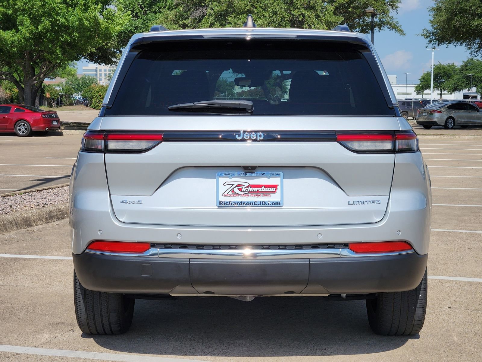 Used 2023 Jeep Grand Cherokee Limited AWD/4WD image 5