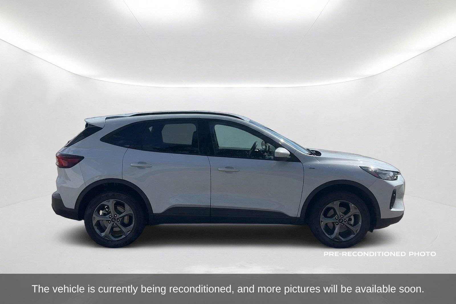 Used 2025 Ford Escape ST-Line Select AWD/4WD image 4