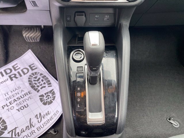 Used 2025 Nissan Versa SR FWD image 16