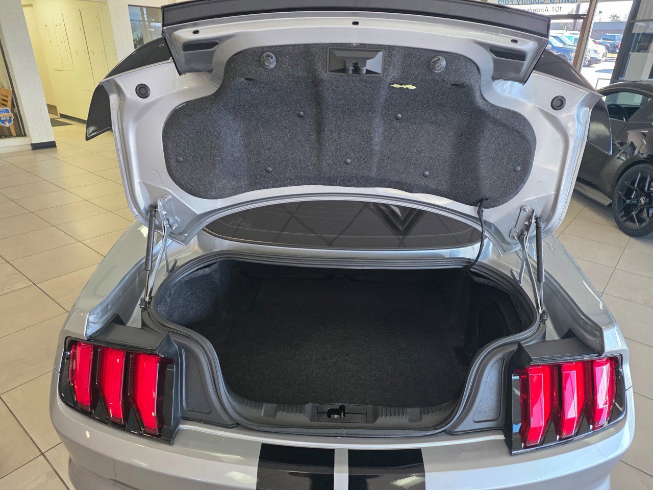 Used 2022 Ford Mustang Shelby GT500 w/ Technology Package image 21