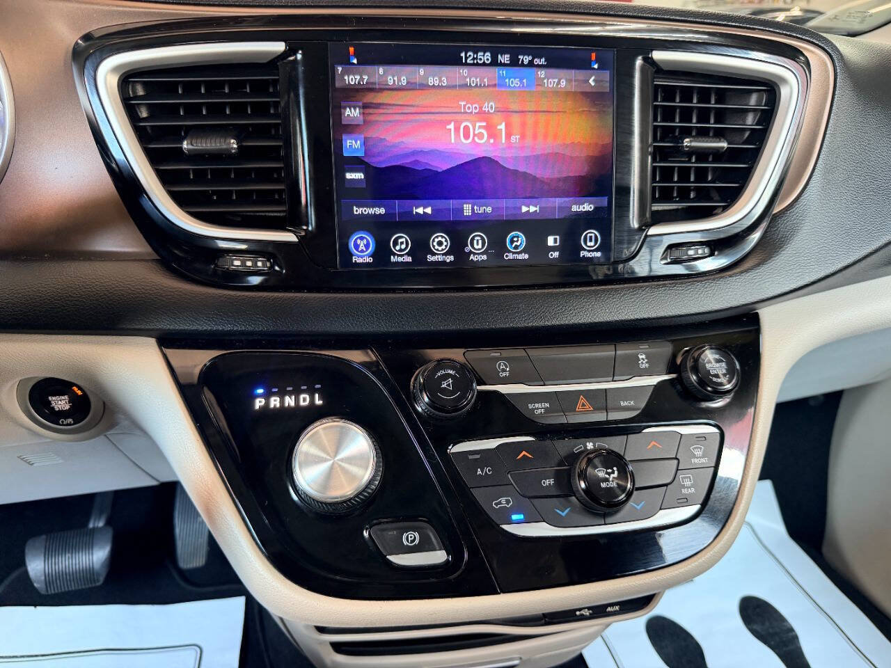 Used 2017 Chrysler Pacifica Touring FWD image 41