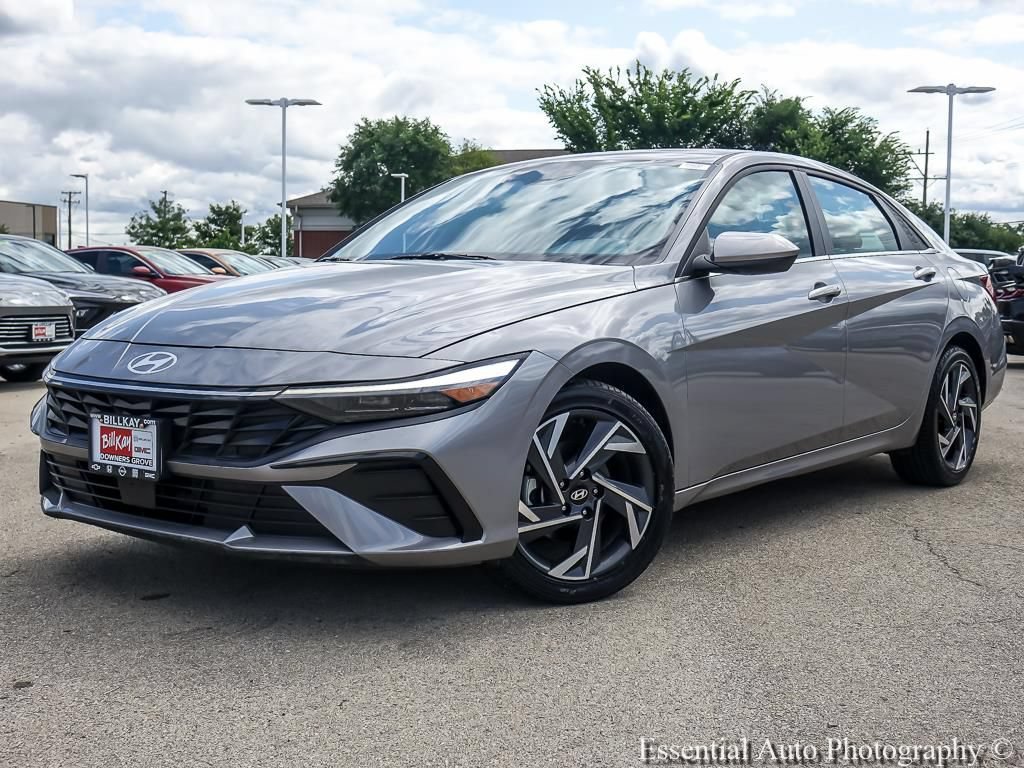 Used 2025 Hyundai Elantra SEL FWD image 2