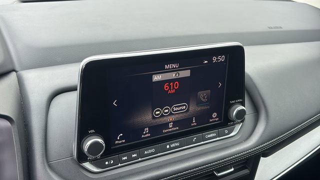 Used 2024 Nissan Rogue SV image 4