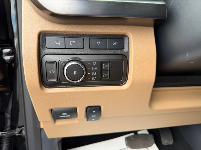 Used 2024 Ford F350 Lariat w/ Chrome Package image 18