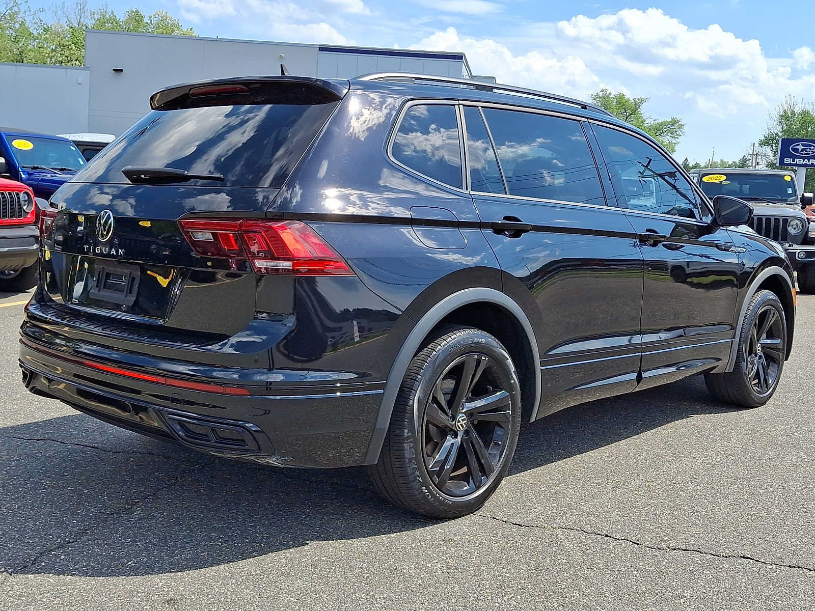 Used 2023 Volkswagen Tiguan SE R-Line FWD image 6