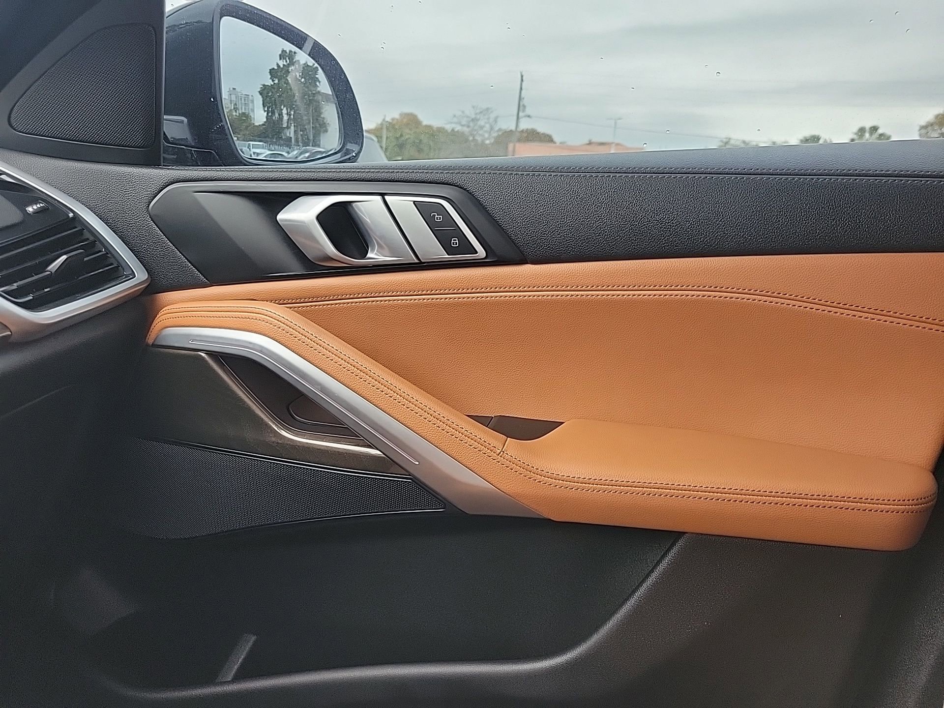 Used 2022 BMW X6 xDrive40i w/ M Sport Package image 38