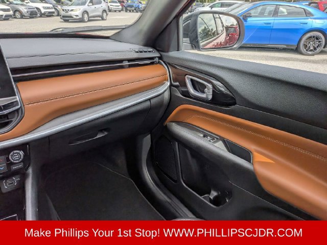 Certified 2025 Jeep Compass Limited w/ Elite Group AWD/4WD image 16