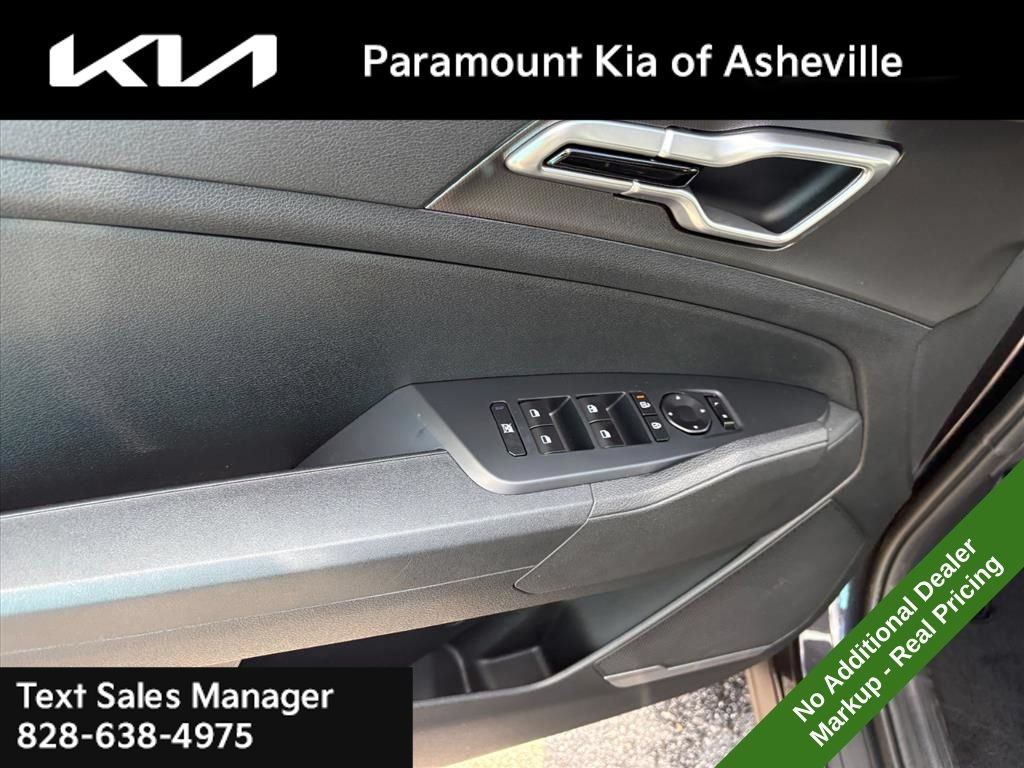 New 2026 Kia Sportage LX w/ LX Convenience Package AWD/4WD image 24