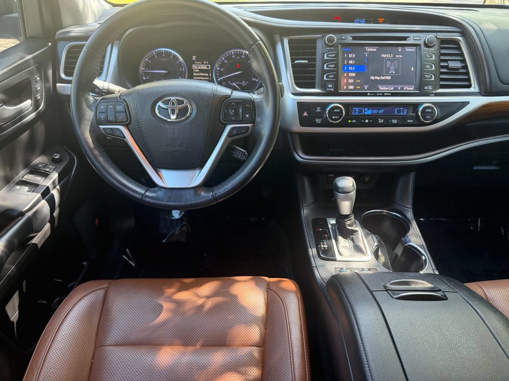 Used 2018 Toyota Highlander Limited FWD image 16