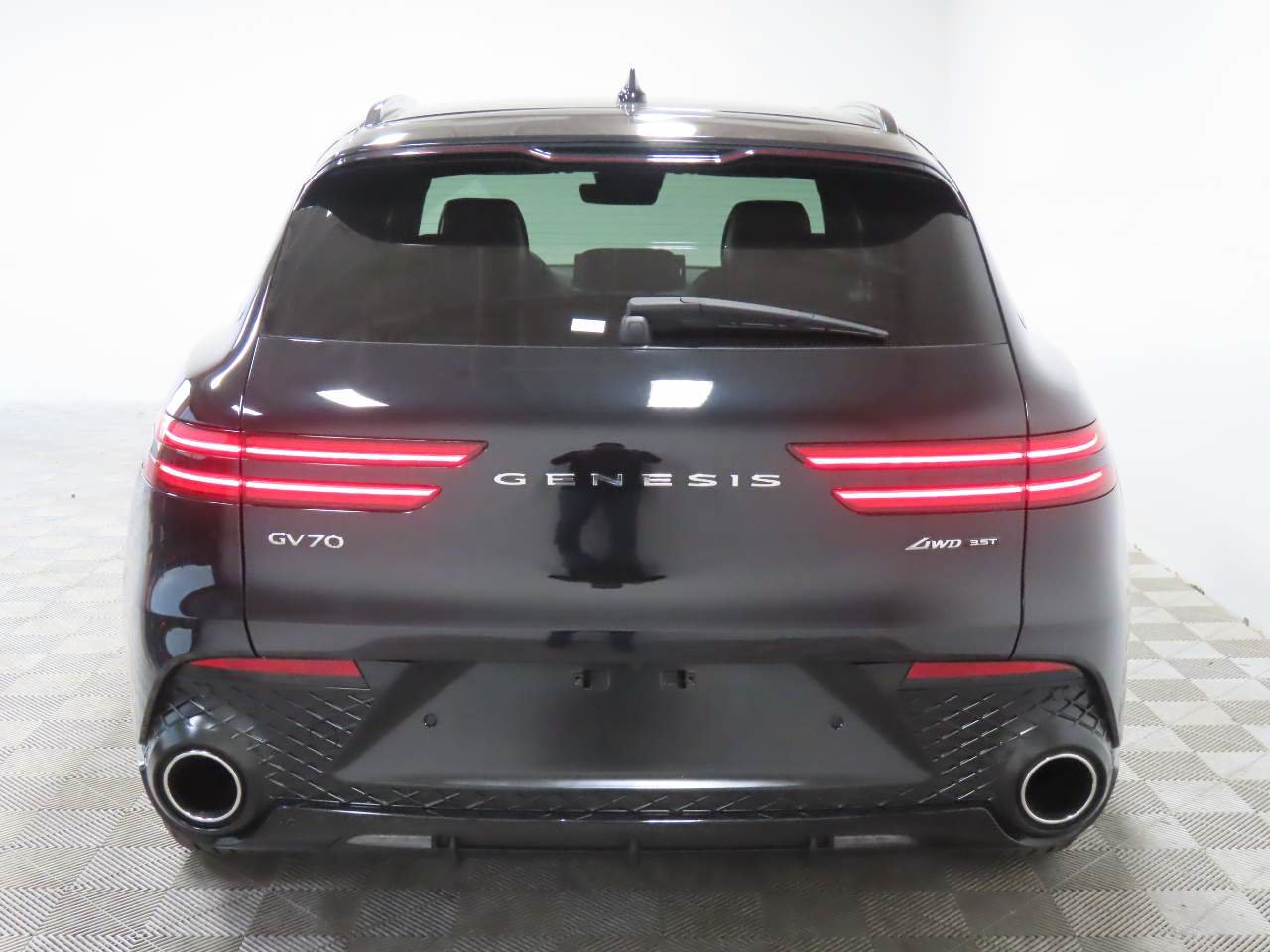 Used 2024 Genesis GV70 3.5T Sport AWD/4WD image 4
