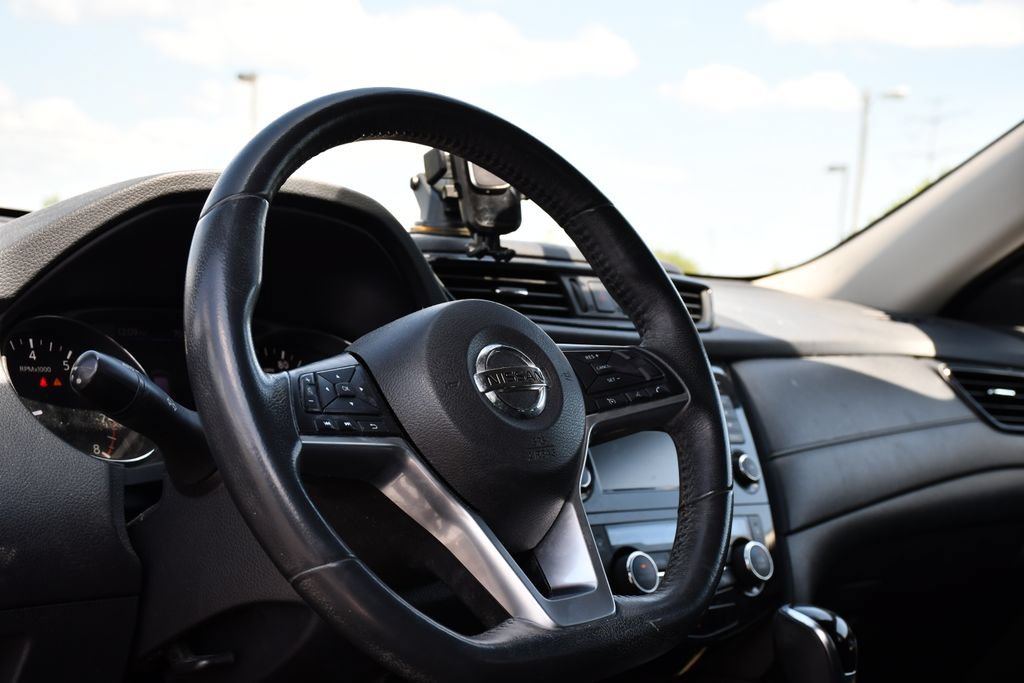 Used 2018 Nissan Rogue SV FWD image 13