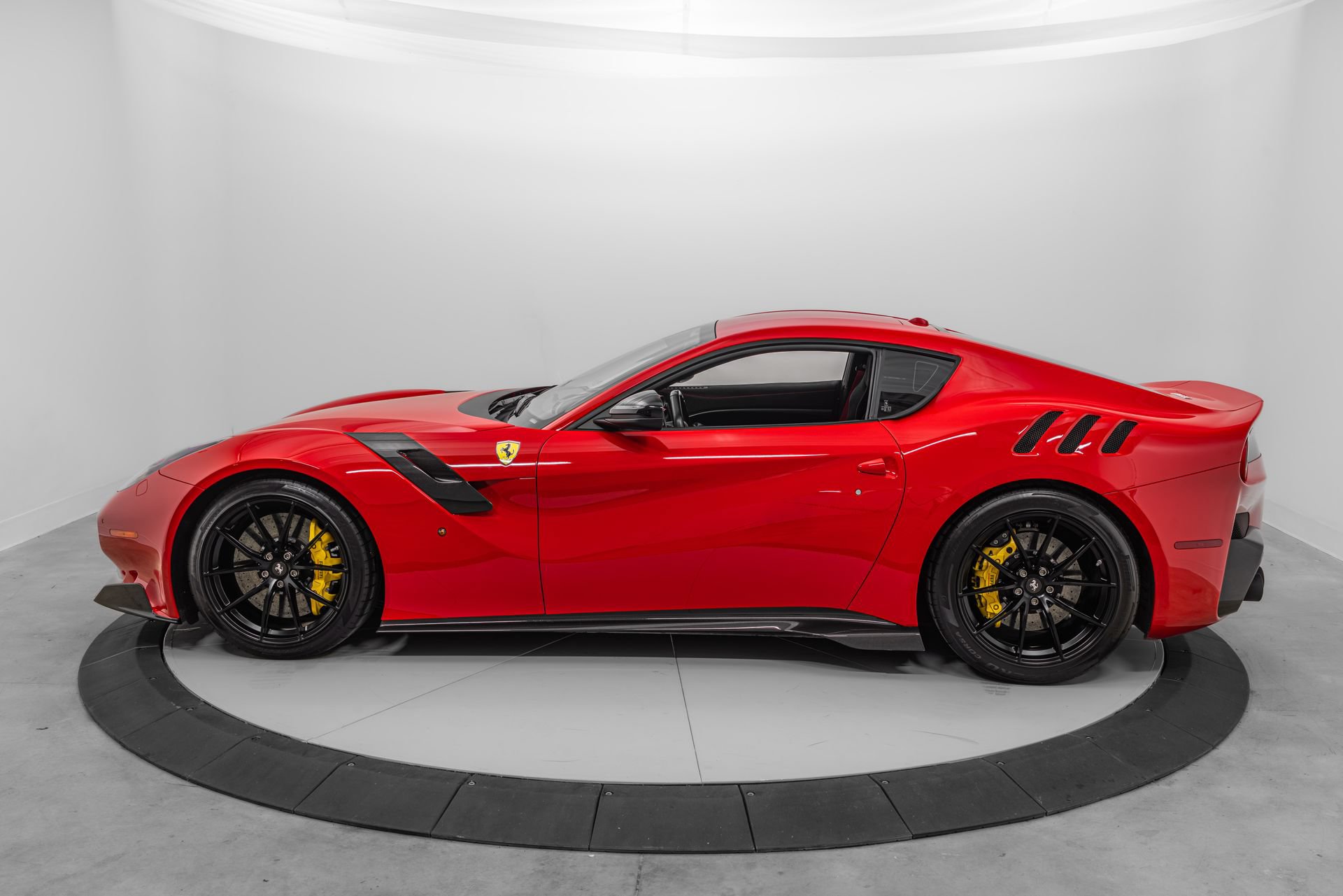Certified 2016 Ferrari F12tdf RWD image 3