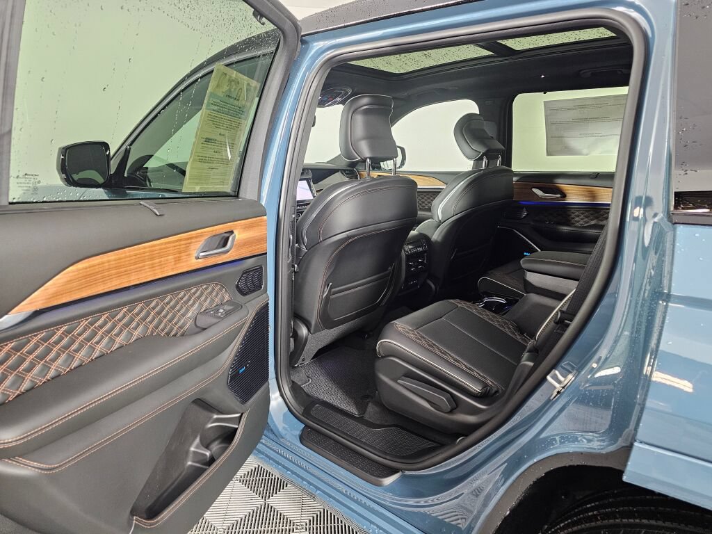 New 2026 Jeep Grand Cherokee L Summit AWD/4WD image 34