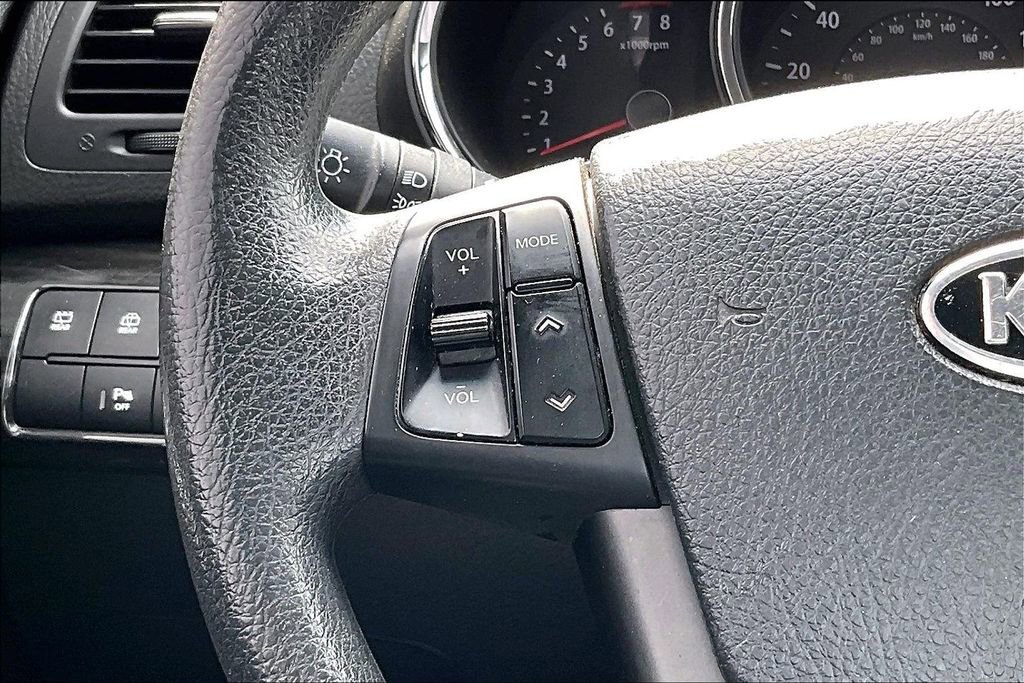 Used 2012 Kia Sorento LX w/ Convenience Pkg FWD image 18