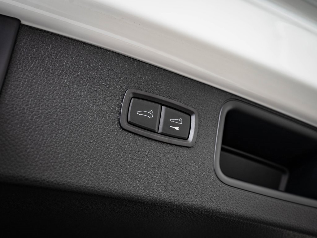 Certified 2025 Porsche Macan image 19