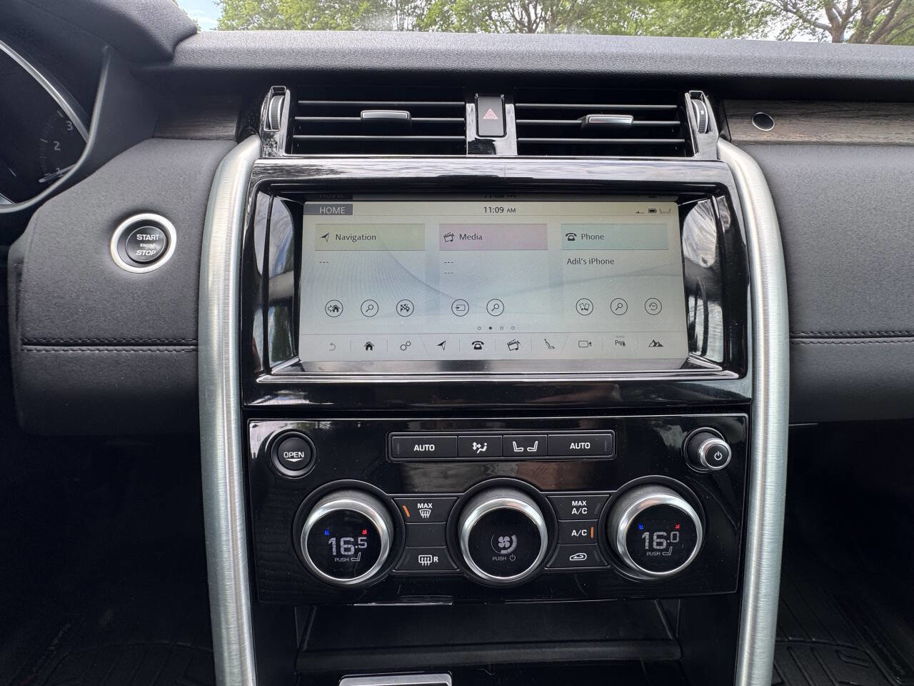 Used 2017 Land Rover Discovery HSE AWD/4WD image 23